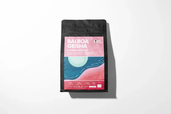 Mr. Tinto Balboa Geisha – Colombian micro-lot coffee with panela honey, citrus, yellow fruits, and white chocolate flavours.